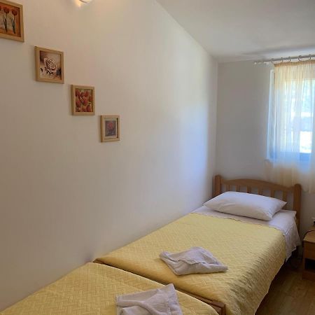 Apartments Ema Sali Exterior photo