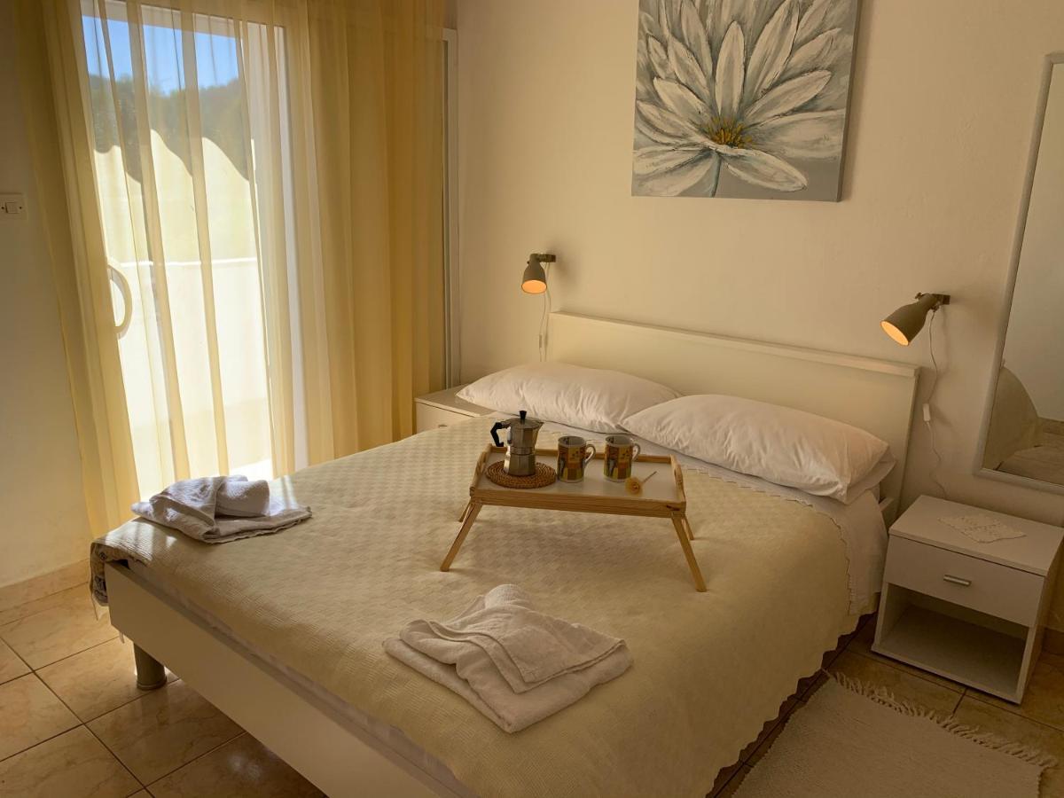 Apartments Ema Sali Exterior photo