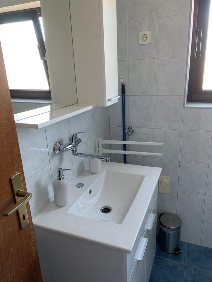 Apartments Ema Sali Exterior photo