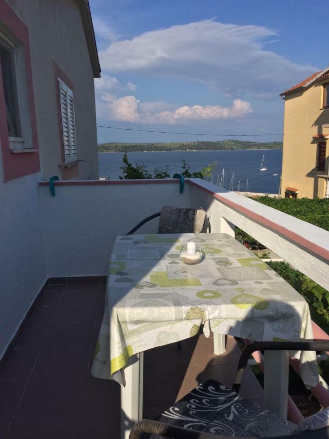 Apartments Ema Sali Exterior photo